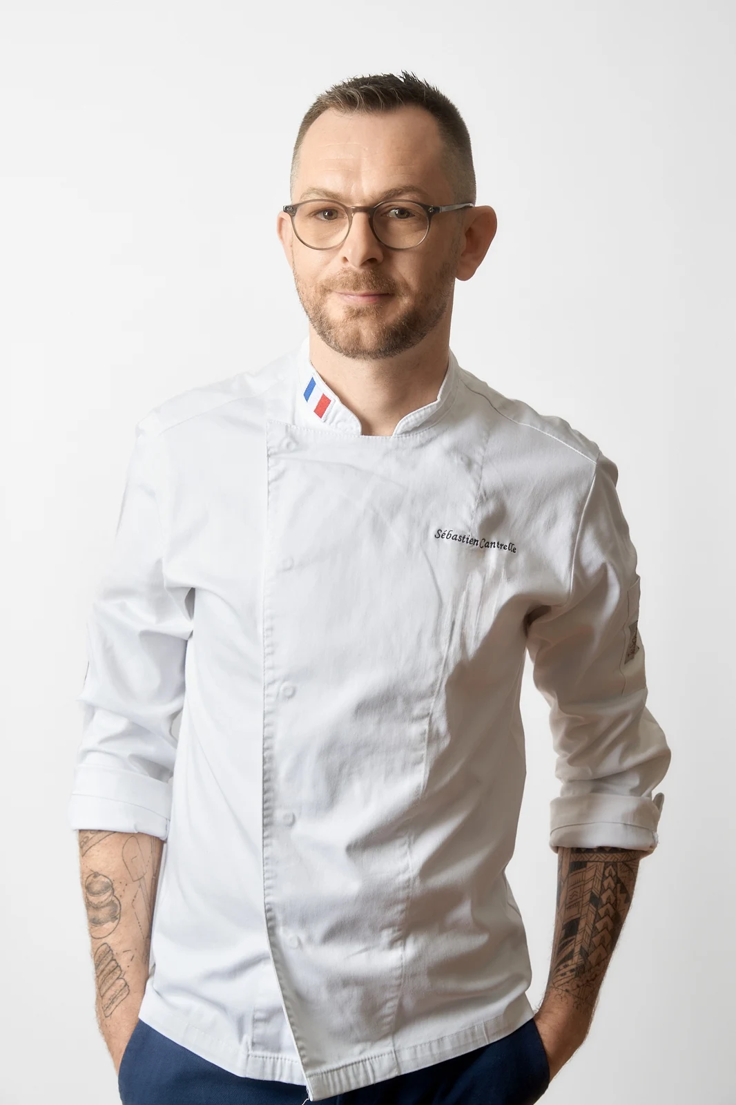 Sébastien Cantrelle, chef pâtissier, consultant et formateur, en veste blanche